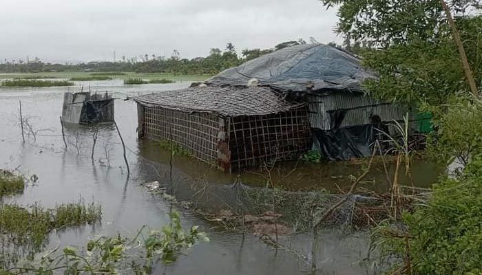 এখনও কক্সবাজারের ২ শতাধিক গ্রাম পানিবন্দি, উপকূলে ভেসে এলো ৩ জেলের লাশ