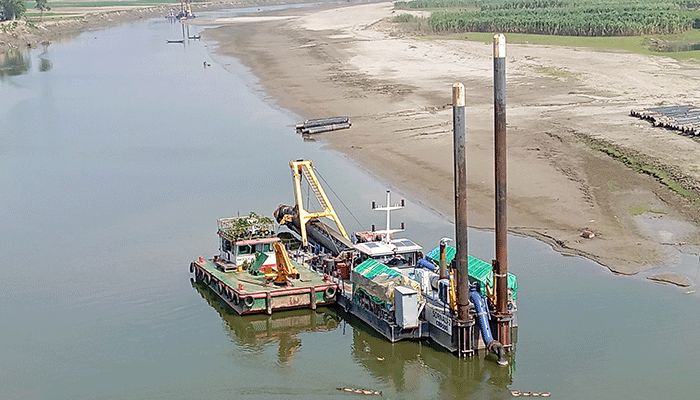 পুরাতন ব্রহ্মপুত্র নদ খননের জন্য বিআইডব্লিউটিএর খননযন্ত্র এনে রাখা হয়েছে। সম্প্রতি দেওয়ানগঞ্জ উপজেলার পোল্যাকান্দি এলাকা। প্রবা ফটো