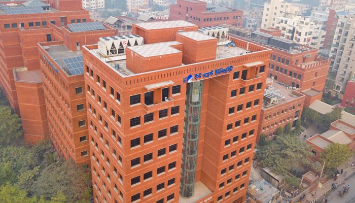 বন্যার্তদের জন্য প্রধান উপদেষ্টার ত্রাণ তহবিলে ইস্ট ওয়েস্ট ইউনিভার্সিটির অনুদান
