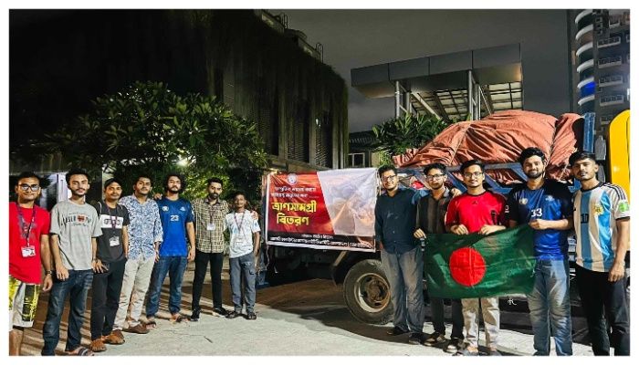 বন্যাদুর্গতের পাশে এআইইউবির আইনের শিক্ষার্থীরা
