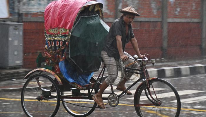 তাপপ্রবাহের পর রাজধানীতে স্বস্তির বৃষ্টি