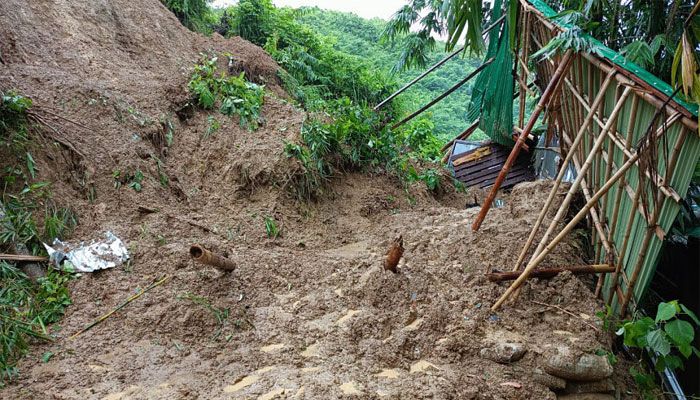 কক্সবাজারে দুই স্থানে পাহাড় ধসে ছয়জনের মৃত্যু