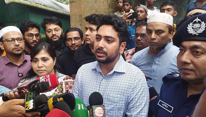 পার্বত্য চট্টগ্রামে সরকারিভাবে ইন্টারনেট বন্ধ করা হয়নি : নাহিদ ইসলাম