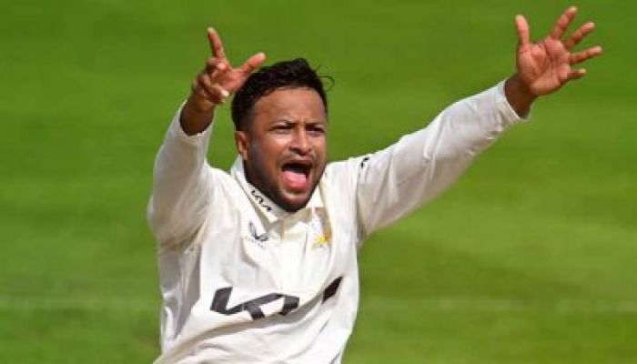 ঘূর্ণি জাদুতে ফের ৪ উইকেট শিকার সাকিবের