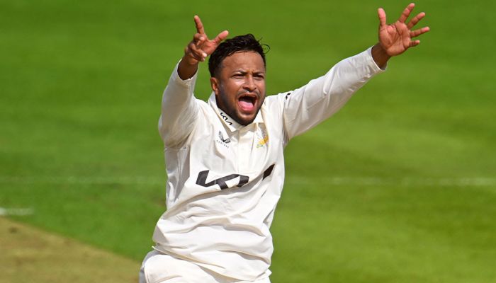 সারে-অভিষেকে সাকিবের শিকার ৯ উইকেট
