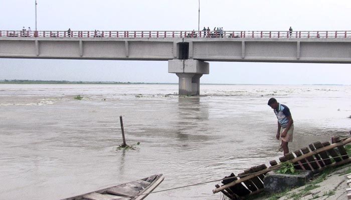 উজানে অতি ভারী বৃষ্টিপাতের প্রবণতা, উত্তরের ৪ জেলায় সতর্কতা জারি