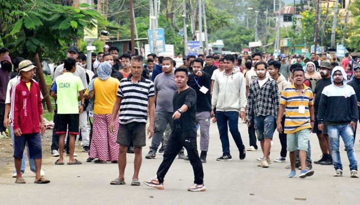 ভারতের মণিপুরে জেলায় জেলায় কার্ফিউ, ইন্টারনেট বন্ধ