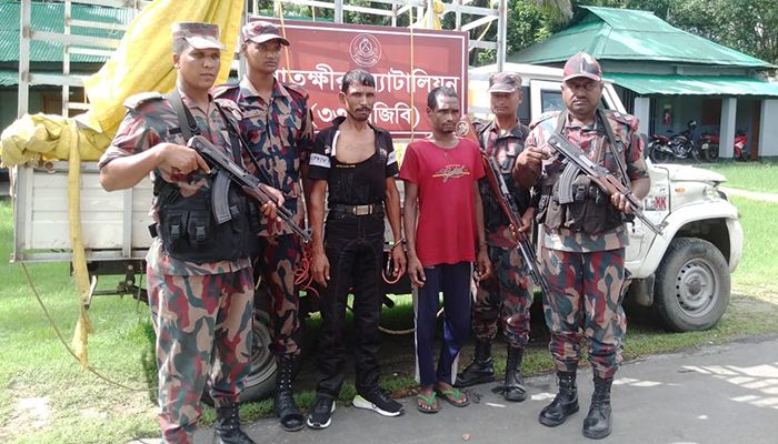 ভোমরা আইসিপির গেট ভেঙে বাংলাদেশে ঢুকে পড়ল দুই মদ্যপ ভারতীয়