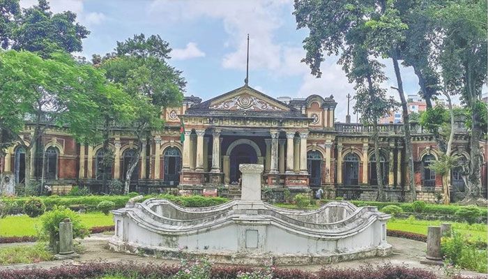 ভেনাসের ভাস্কর্যহীন নিঃসঙ্গ শশী লজ 
