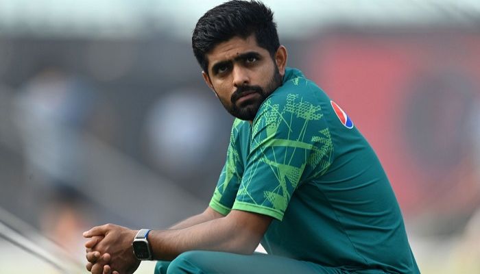 নেতৃত্ব ছাড়লেন বাবর, অধিনায়ক হওয়ার দৌড়ে রিজওয়ান