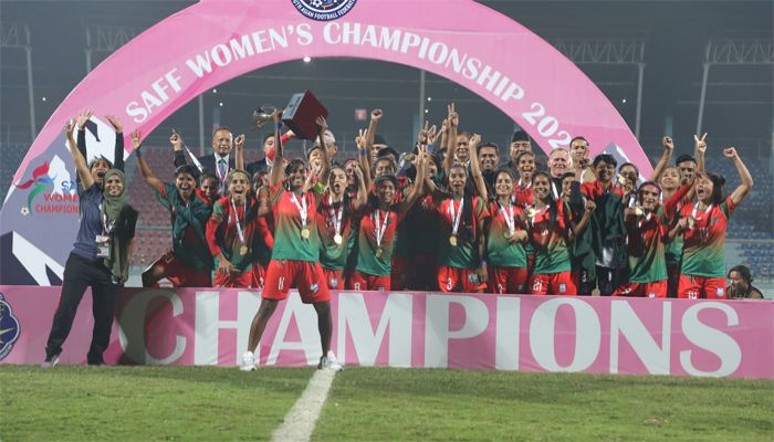 গৌরবের নয়া ইতিহাস মেয়েদের