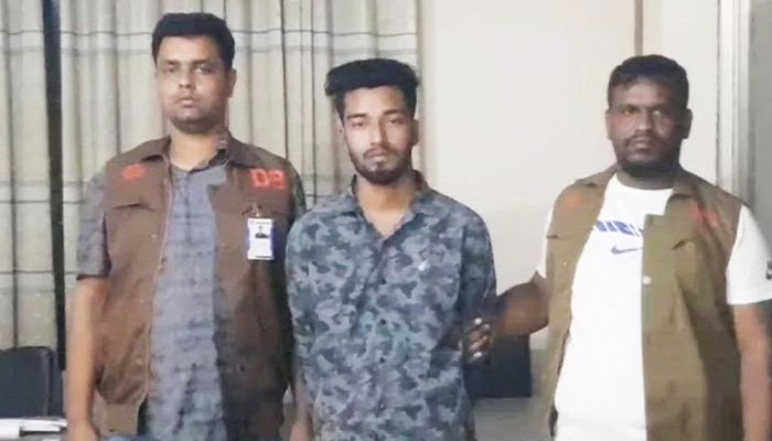 ঝুট ব্যবসার নিয়ন্ত্রণে গুলি ঘটনায় গ্রেপ্তার ১