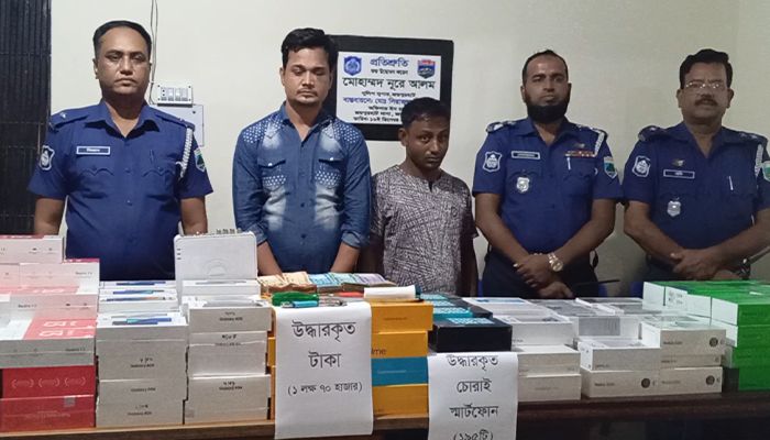 চুরি হওয়া ১৯৫ মোবাইল ফোন উদ্ধার, গ্রেপ্তার ২