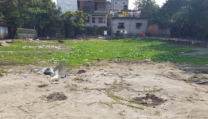 পুকুর ভরাটের অভিযোগে মামলা আসামি ১০