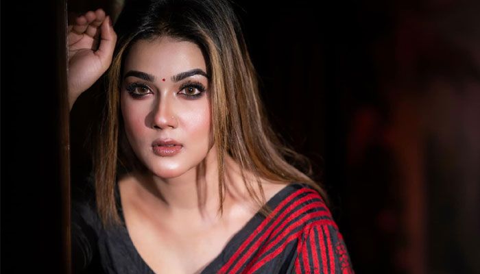 এবার আমি মানুষ হব: মাহি