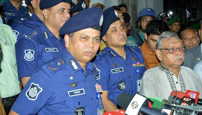 নারায়ণগঞ্জে পূজামণ্ডপ পরিদর্শন করেছেন আইজিপি 