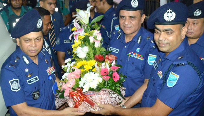 নারায়ণগঞ্জে পূজামণ্ডপ পরিদর্শন করেছেন আইজিপি 