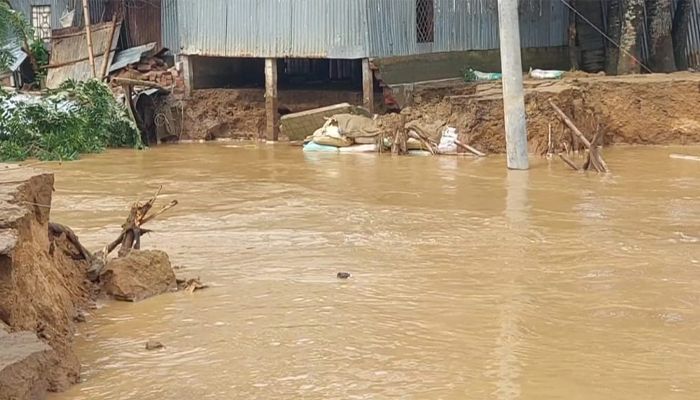 পাহাড়ি ঢল ও বৃষ্টিতে প্লাবিত শতাধিক গ্রাম