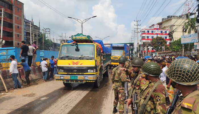 নবীনগর-চন্দ্রা মহাসড়কে যান চলাচল শুরু, অবরোধ তুলে নিলেন শ্রমিকরা