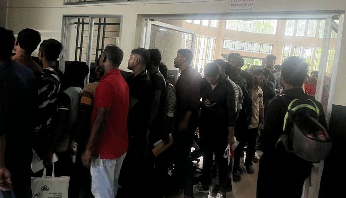 নোয়াখালীতে পাসপোর্ট করার হিড়িক, ভেরিফিকেশনে মিলছে স্বস্তি