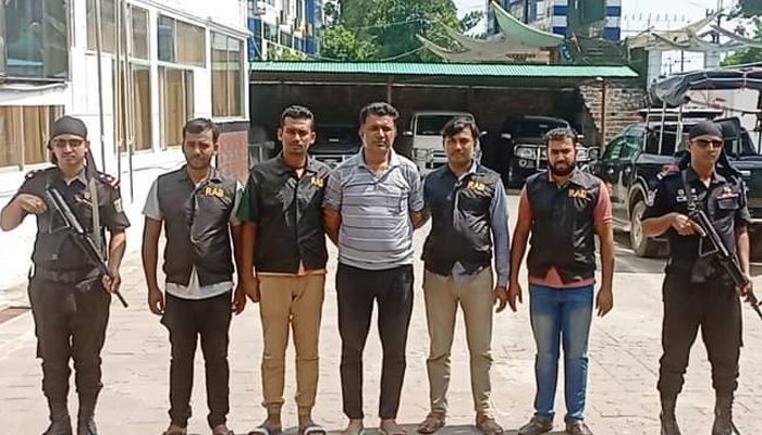 শিক্ষক আরিফ হত্যার হোতা যুবলীগ নেতা গ্রেপ্তার : র‍্যাব