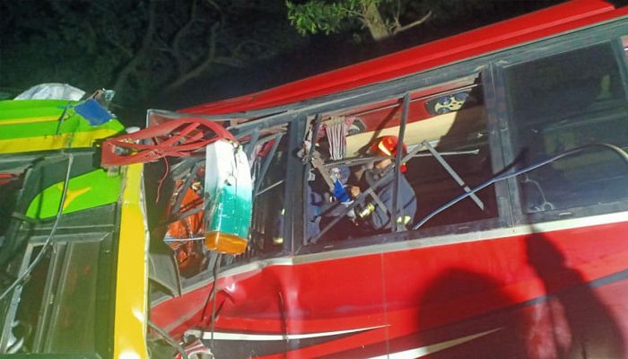 ফরিদপুরে দুই বাসের মুখোমুখি সংঘর্ষ, নিহত ৫