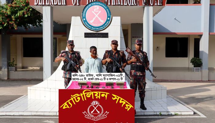 টেকনাফে বাড়ির আঙিনায় ব্যাগভর্তি গোলাবারুদ উদ্ধার