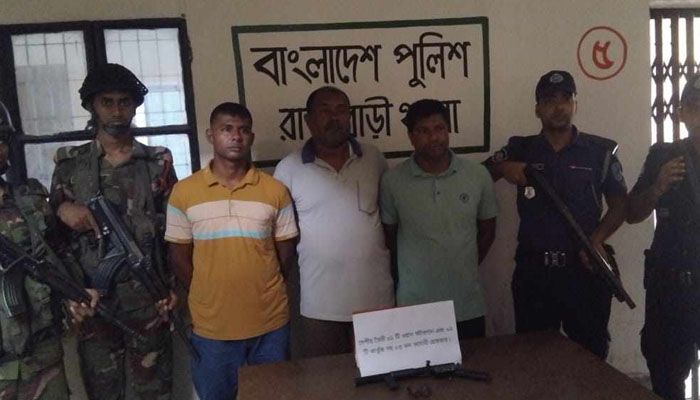 রাজবাড়ীতে যৌথবাহিনীর অভিযানে বিএনপি নেতাসহ গ্রেপ্তার চার
