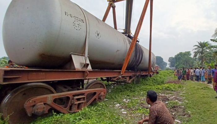 ১১ ঘণ্টা পর খুলনার সঙ্গে সারা দেশের রেল যোগাযোগ স্বাভাবিক 
