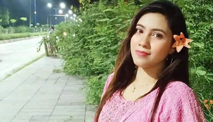 পরীক্ষা দিতে এসে ছাত্রলীগ নেত্রী গ্রেপ্তার