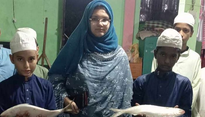জব্দ করা ইলিশ স্থানীয় এতিমখানায় দান করা হয়েছে। প্রবা ফটো