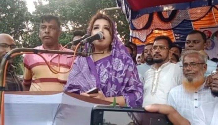 বিএনপি আয়োজিত সমাবেশে বক্তব্য দিচ্ছেন শামা ওবায়েদ। প্রবা ফটো