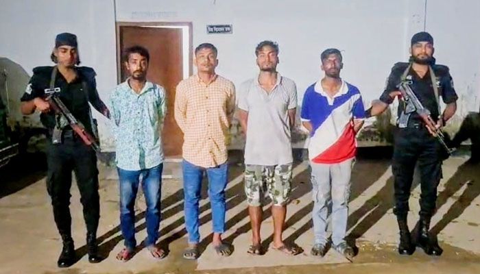 আটক চারজন। প্রবা ফটো