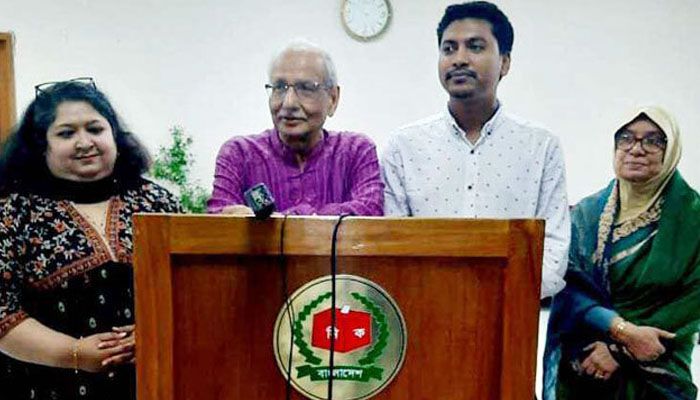 রাজনৈতিক দলগুলোর সঙ্গে মতবিনিময়ের প্রয়োজন নেই : বদিউল আলম