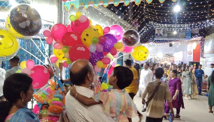মহা অষ্টমীতে দৃষ্টিনন্দন সাজে দেবী