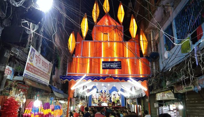 মহা অষ্টমীতে দৃষ্টিনন্দন সাজে দেবী