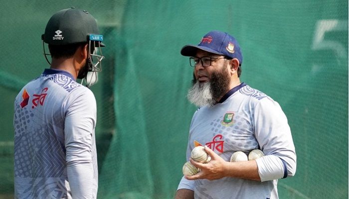 টাইগার কোচিং প্যানেলে ফিরলেন মুশতাক