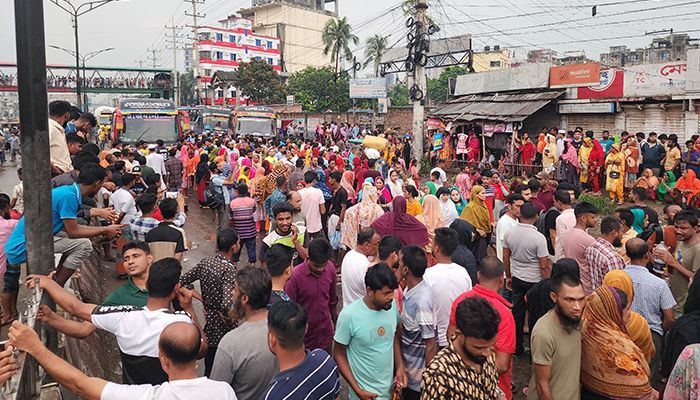 ৩৩ ঘণ্টায়ও মহাসড়ক ছাড়েননি শ্রমিকরা