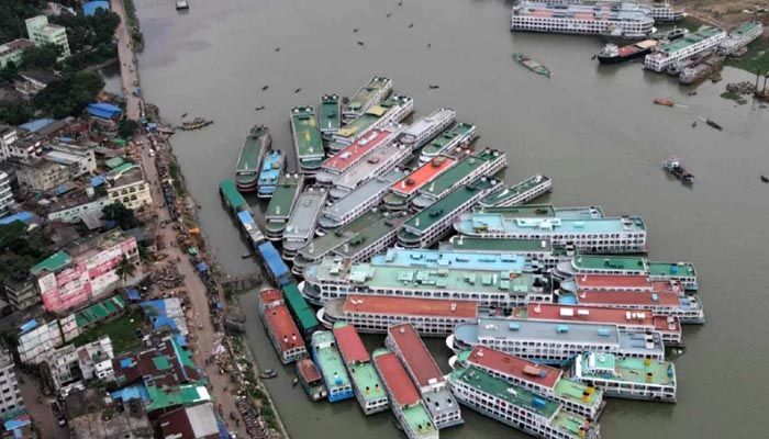 ঢাকা থেকে ৬ গন্তব্যে নৌযান চলাচল বন্ধ