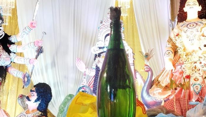 তাঁতীবাজার মণ্ডপে পেট্রোলবোমা সদৃশ্য বস্তু নিক্ষেপ, আটক ৩