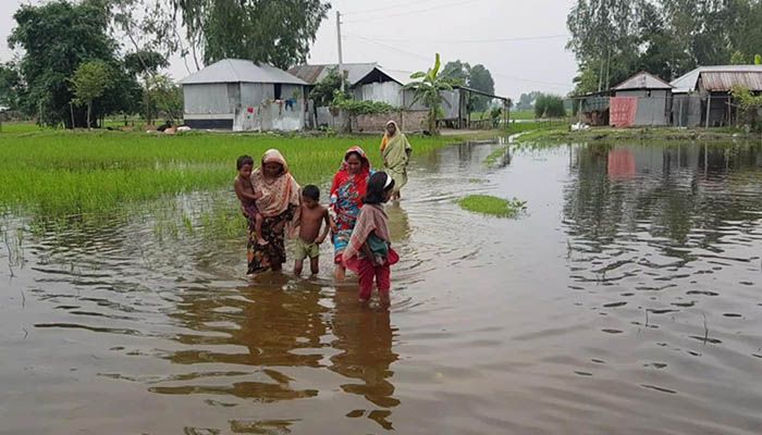 ‘তিন-চার মাস হামাক পানিত ডুবি থাকির নাগে’
