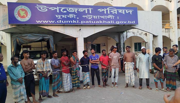দুমকীতে প্রশাসনের ওপর জেলেদের হামলা, ১৪ জেলের কারাদণ্ড