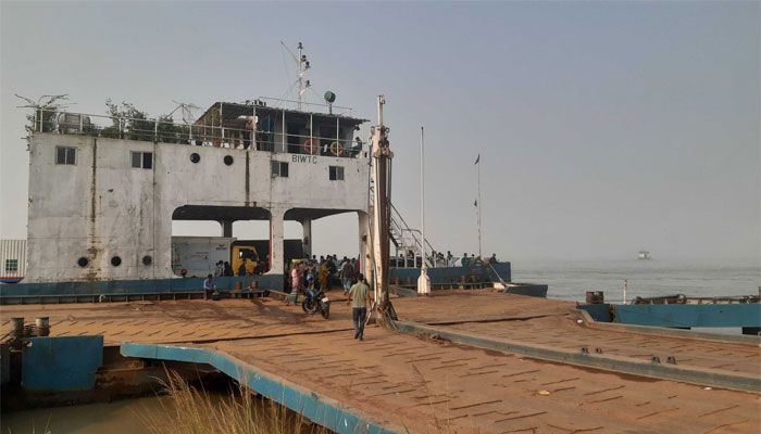 ২ ঘণ্টা পর পাটুরিয়া-দৌলতদিয়ায় ফেরি চলাচল স্বাভাবিক