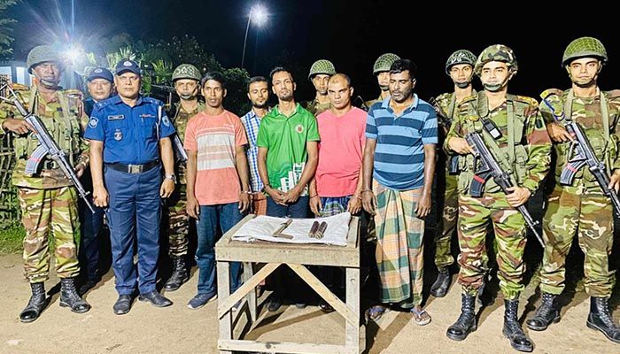 মুখোশধারীদের হামলায় আহত নৈশপ্রহরীর মৃত্যু, ডাকাতির মামলায় গ্রেপ্তার ৫