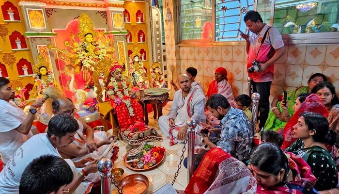 মহাষ্টমীতে কুমারী রূপে দেবী দুর্গার আরাধনা