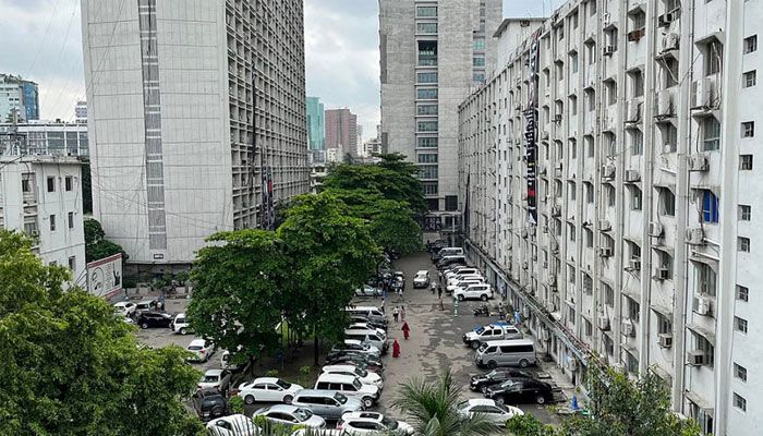 উপদেষ্টার কড়া বার্তায় ফের নড়াচড়া প্রশাসনে