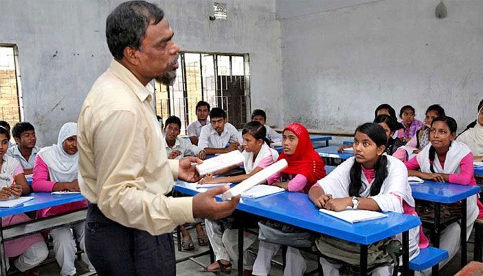 আন্দোলন-সংগ্রামে পাঠদানে মনোযোগ হারাচ্ছেন শিক্ষকরা