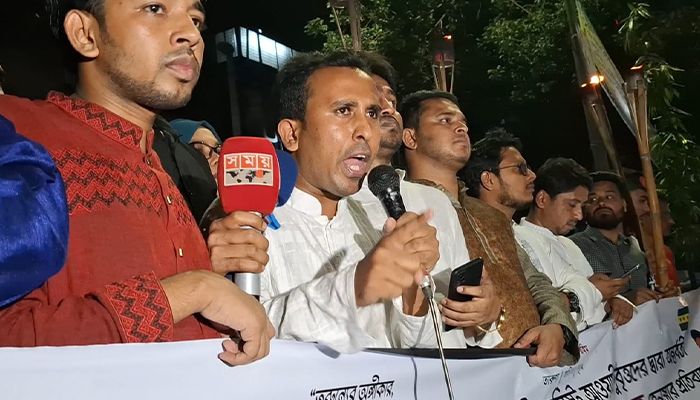 আসিফ নজরুলকে হেনস্থা, মশাল মিছিল যুব অধিকারের