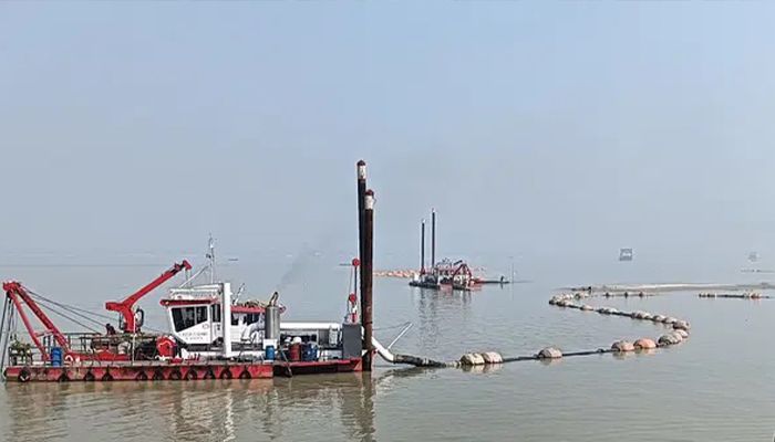 নাব্যতা সংকটে ব্যাহত ফেরি চলাচল