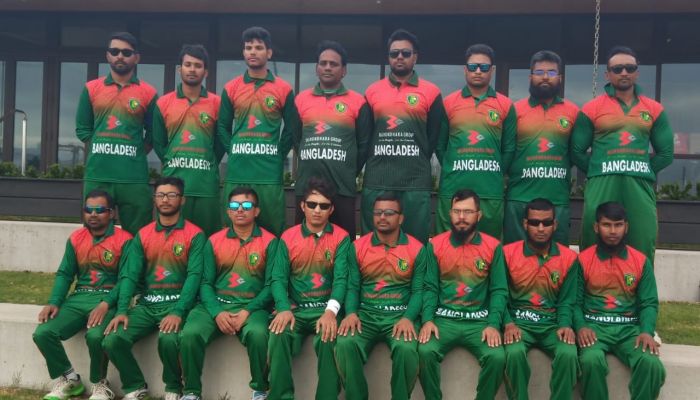  জাতীয় ব্লাইন্ড ক্রিকেটারদের পাশে বাফুফে সহসভাপতি নাসের শাহরিয়ার জাহেদী